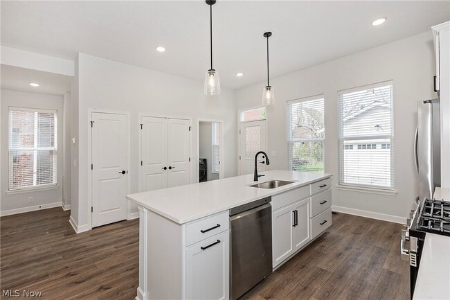 Building Photo - 2240 E 97th St