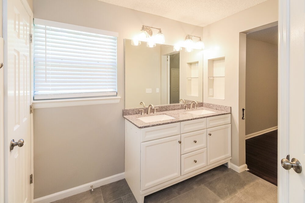 Building Photo - 597 Prosperity Lake Dr