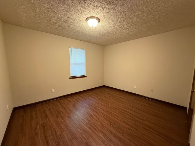 Building Photo - Smokerise Park - 2BR/1BA East Athens Living