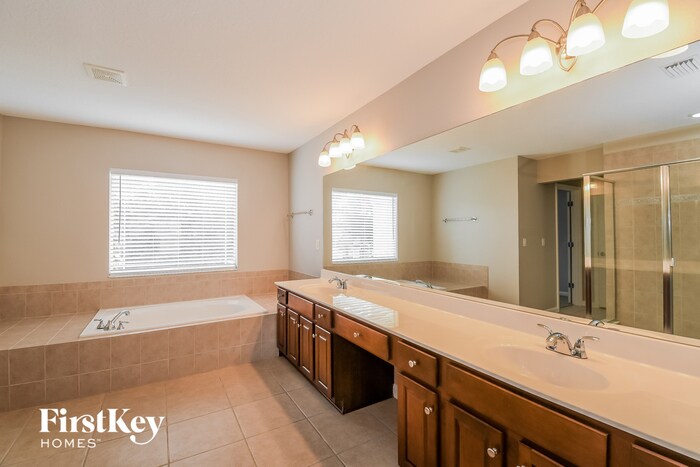 Building Photo - 8327 Highgate Dr