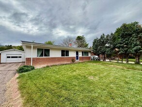Building Photo - Charming Updated 3-Bedroom Home in Pleasant Valley