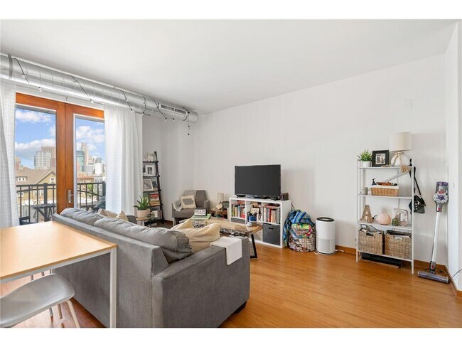 Building Photo - 15 E Franklin Ave