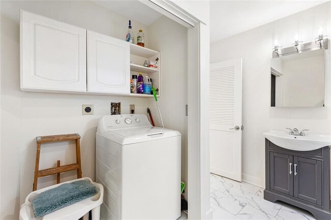 Building Photo - 31 Washington St