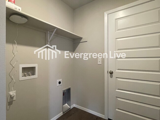 Building Photo - 1010 W Lawton Rd