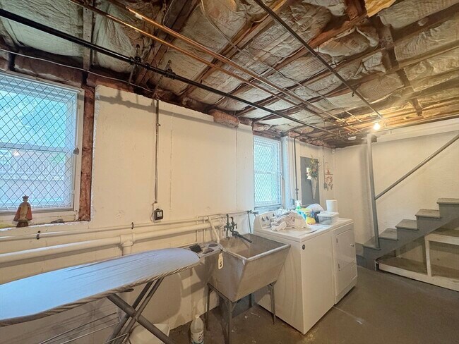 Building Photo - 15 Blackinton St
