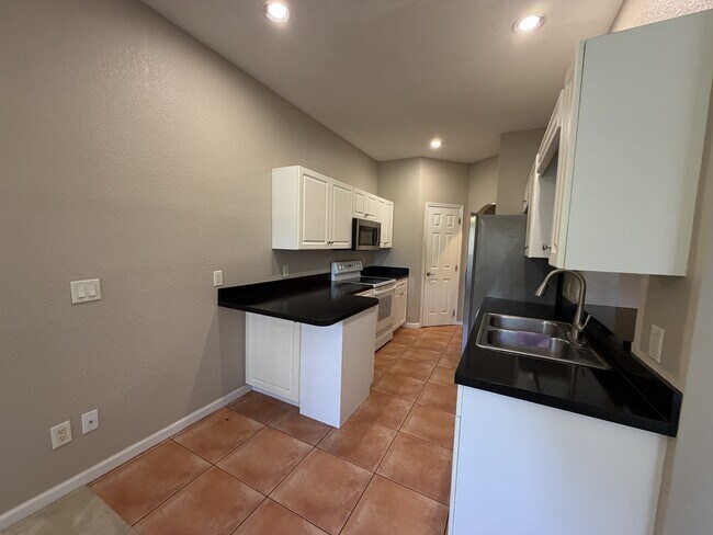 Building Photo - 7970 Evelyn Ct