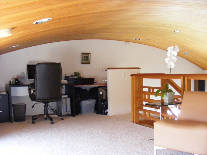 Built in Computer Desk at Loft End - 2557 Via Merano