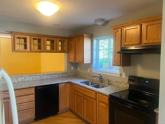Building Photo - 53 Tunxis St