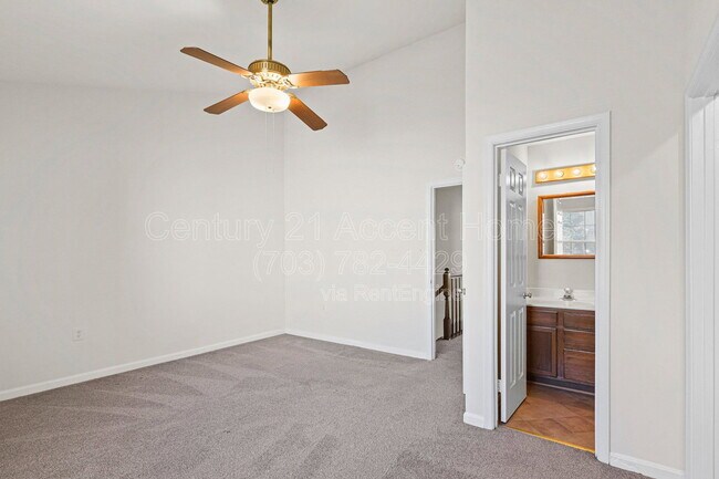 Building Photo - 6719 Sunset Woods Ct