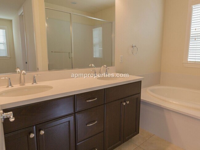 Building Photo - Desirable 4 Bedrooms + Bonus, 4.5 Baths, Gale Ranch in San Ramon!