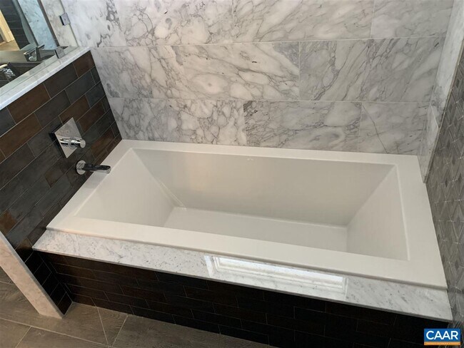 Building Photo - 808 Elliott Ave