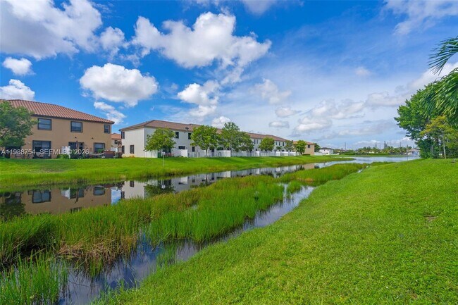 Building Photo - 3332 W 95th Terrace