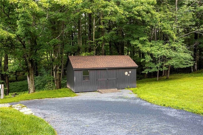 Building Photo - 292 Van Ettan Rd