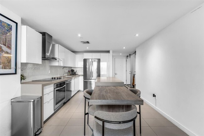 Building Photo - 1600 NE 1st Ave