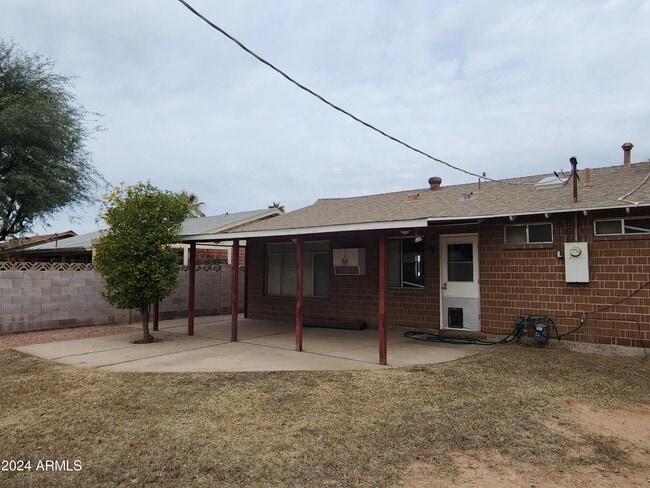 Building Photo - 8425 E Crestwood Way