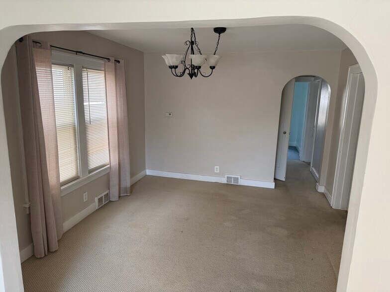 Building Photo - 263 Victoria Blvd