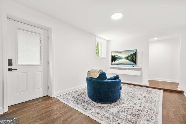 Building Photo - 2430 Hanford Dr SW