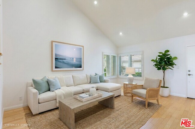 Building Photo - 6515 Dume Dr