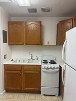Building Photo - 985 Northwood St