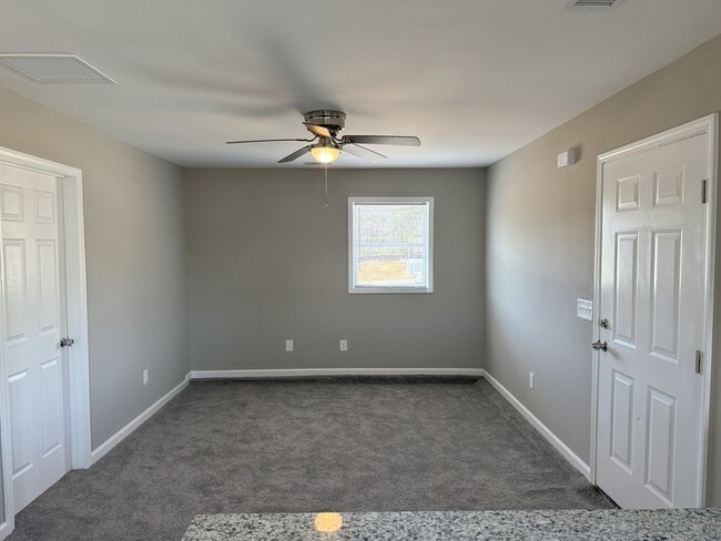 Building Photo - 40 Charlotte Pl