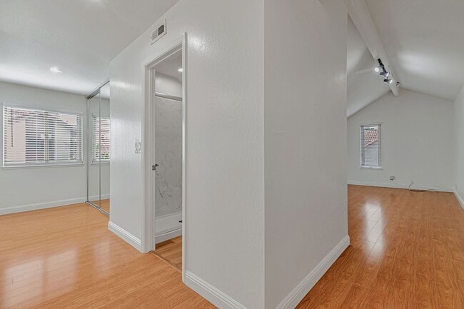 Building Photo - Cupertino Schools - Beautifully Updated Co...