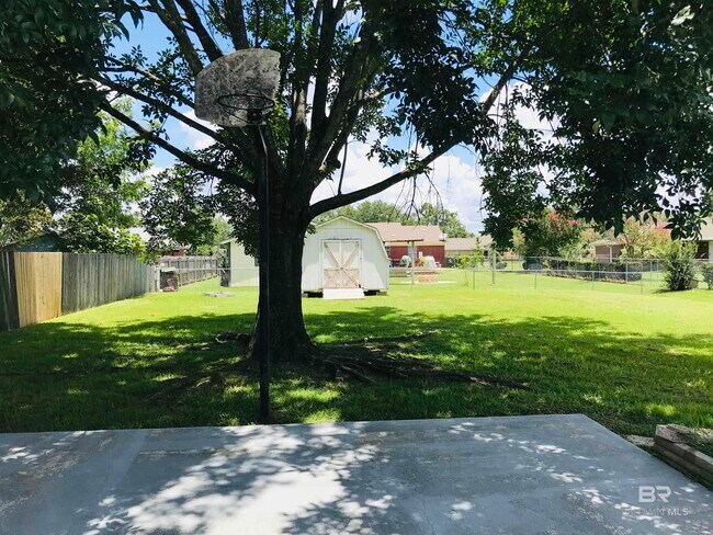 Building Photo - 20 Magnolia Cir