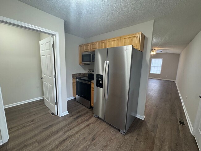Building Photo - Newly Renovated 3BR 2BA home close to GM, ...