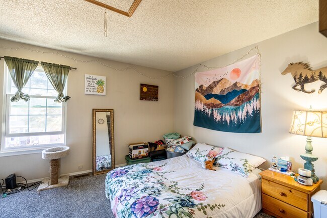 Building Photo - 3612 Queen Anne Way