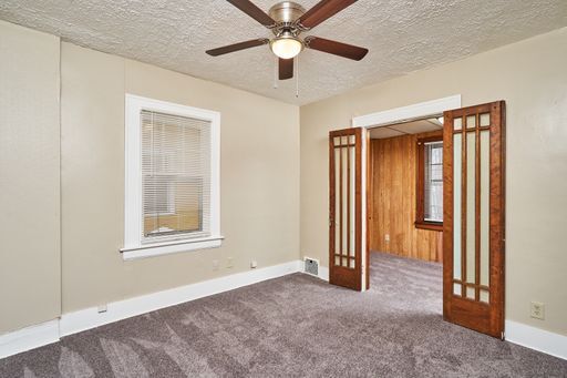 Building Photo - Large remodeled 4 bed 1  bath in West Akron !