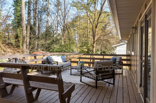 Building Photo - 2883 Fantasy Ln
