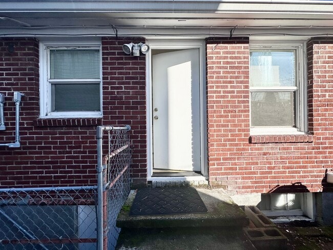 Building Photo - 1 Bedroom 1 Bath Close to N. Mississippi and Alberta.