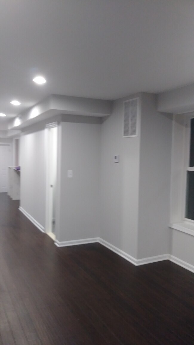 1st Level - 5 N Caroline St