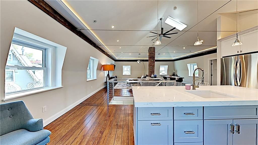 Building Photo - 21 School St