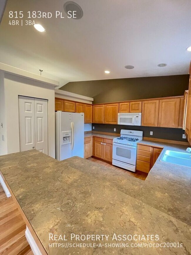 Building Photo - 815 183rd Pl SE