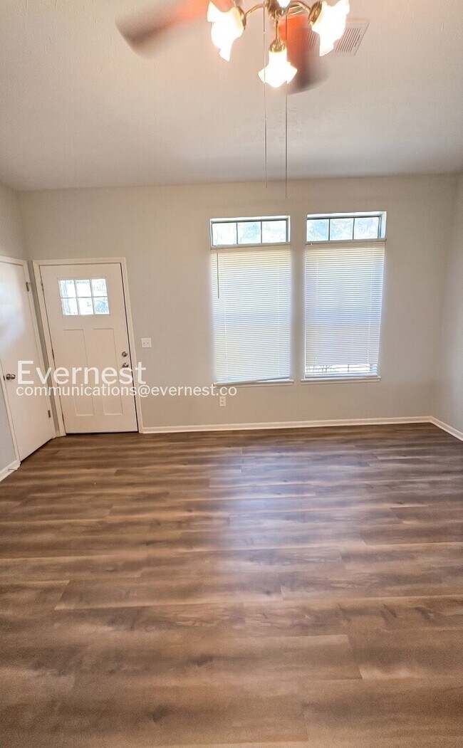 Building Photo - 7800 Park Ln