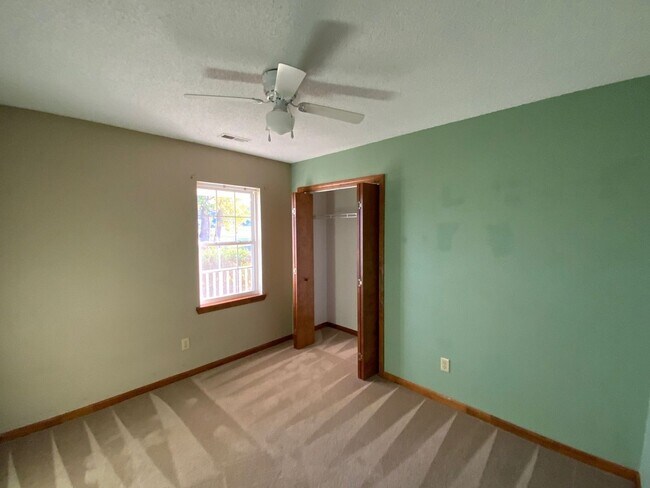 Building Photo - 3 BR 2 BA Southwest