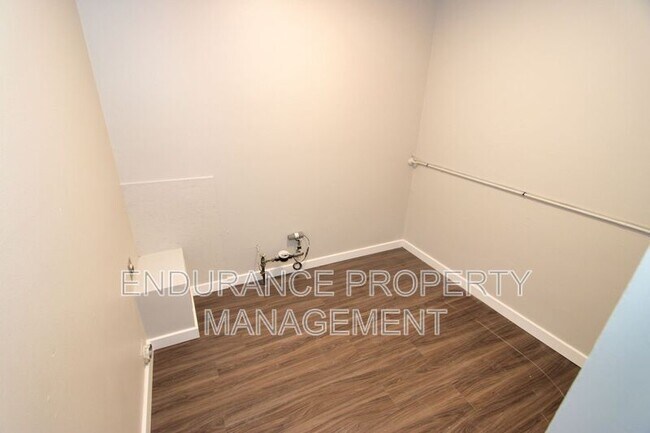Building Photo - 918 Dennison Ave