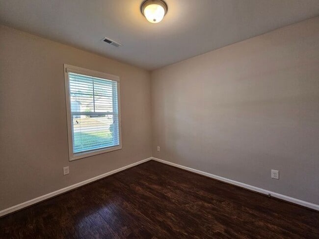 Building Photo - 513 Colony Lakes Dr