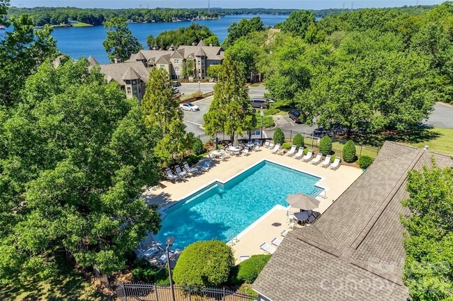 Building Photo - 13822 Queens Harbor Rd