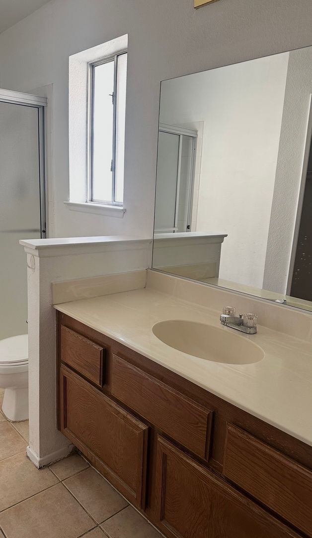 Building Photo - 2 BETHROOMS 2 BATHROOMS  2 CAR GARAGE HOUSE AVAILABLE FOR RENT