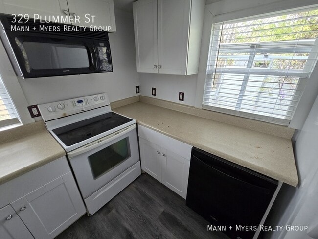 Building Photo - 329 Plummer St