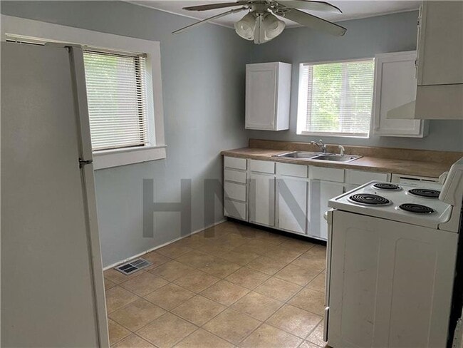 Building Photo - 117 Shadowmoor Dr