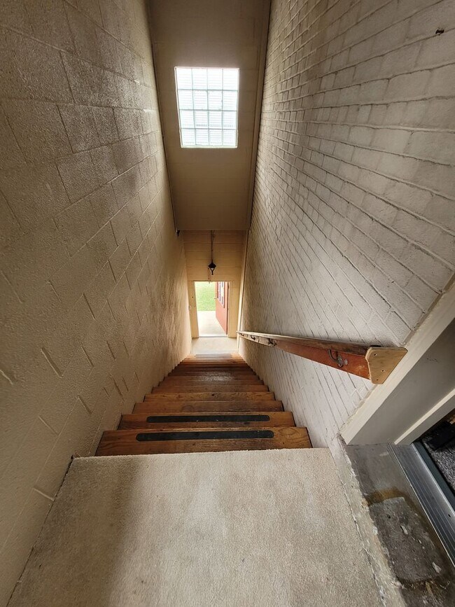 Building Photo - 402 N Railroad St