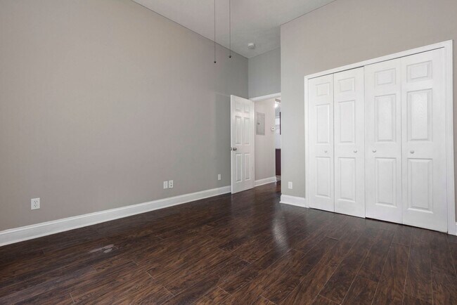 Building Photo - 1361 S Brook St