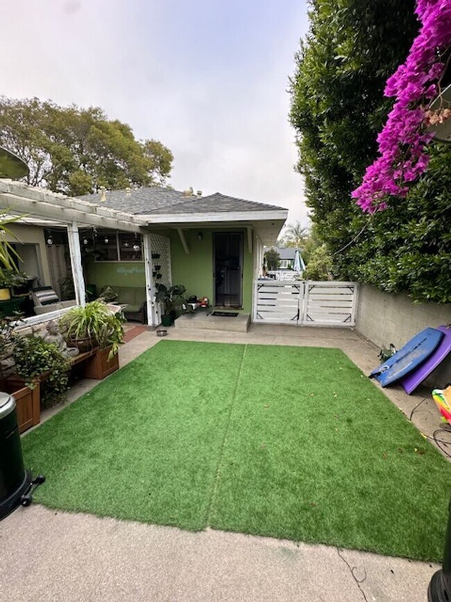 Building Photo - Westchester Home Perfect for Plant/Garden ...