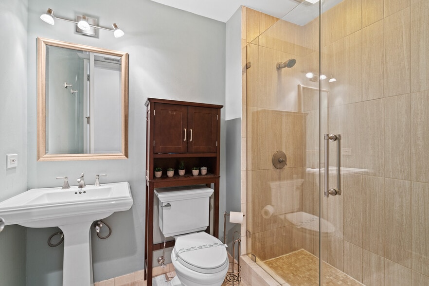 Building Photo - 1318 N Cleveland Ave