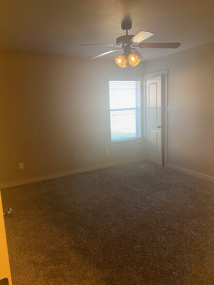 Building Photo - 3302 Lineage Loop