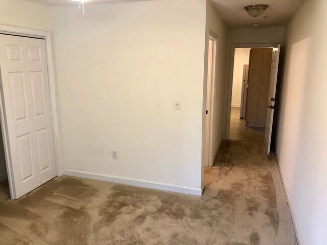 Building Photo - 3 Bedroom Condo at Harts Cove for $433 Per Bed!
