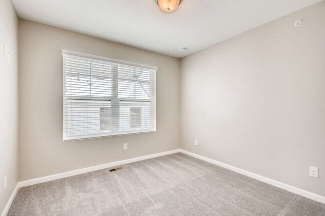 Building Photo - 3 Bedroom Townhomes For Rent