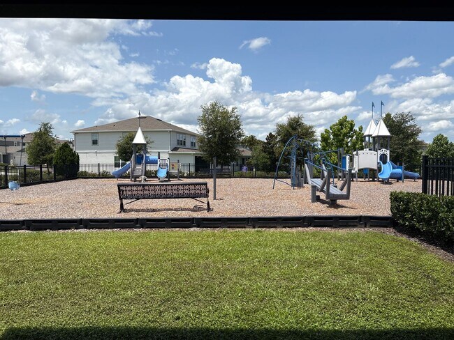 Building Photo - Spacious 5-Bedroom Home for Rent in Lake P...